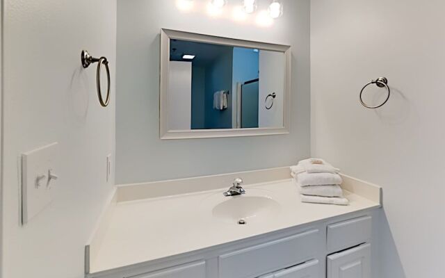 Palm Court Yacht Club #308