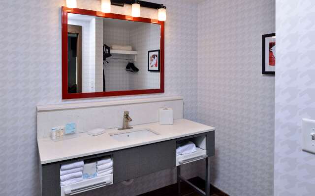 Hampton Inn & Suites Greensboro Downtown