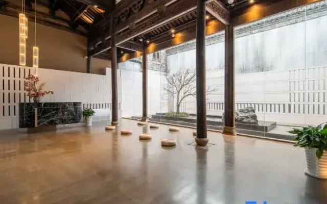 Yanguan Chaolezhicheng Old Town Hotel