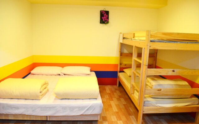 Holo Hostel