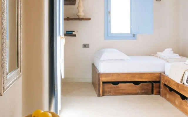 Pink Freud Villas Santorini