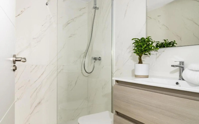 DJC - Modern 2 bedroom apartment close to beach