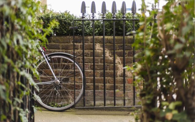 Pleasant Hackney Home by Victoria Park