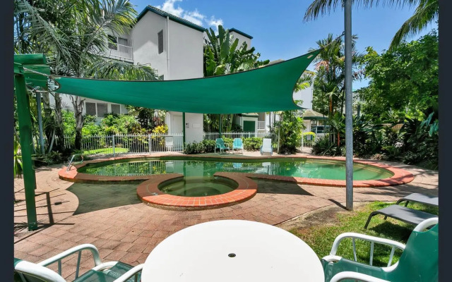 The Beach House 3BR Waterfront Apartment, Own WIFI