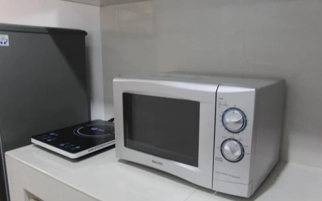 Bright Studio Apartment at Springwood Residence