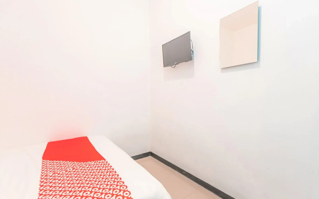 Super OYO 2223 J&b Room Utan Kayu