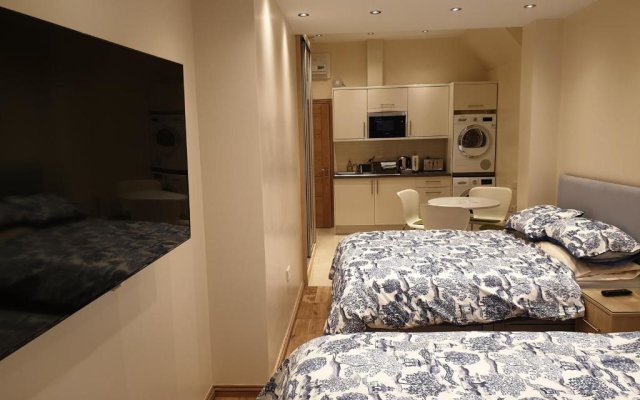 London Luxury Apartments 5 min walk from Ilford Station, with FREE PARKING FREE WIFI