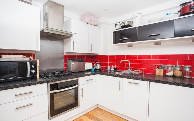 2 Bedroom Apartment in Bermondsey With Gated Parking