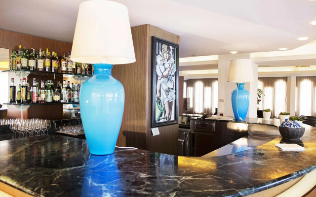 City Hotel