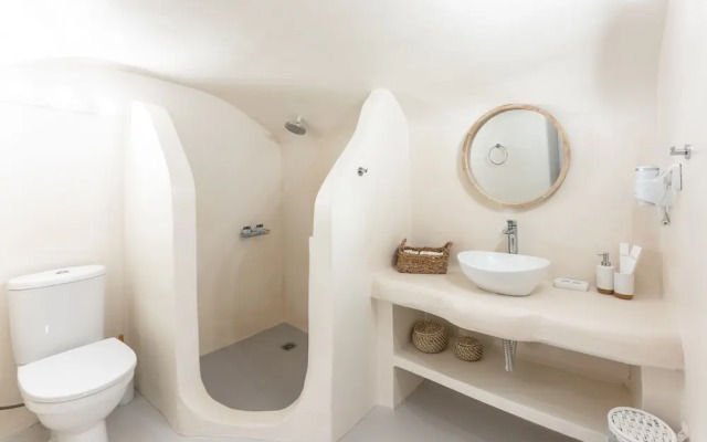 Kalamia Cave House