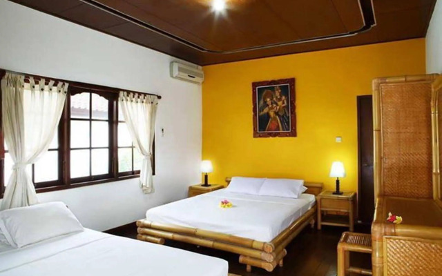 Yuli Bungalows