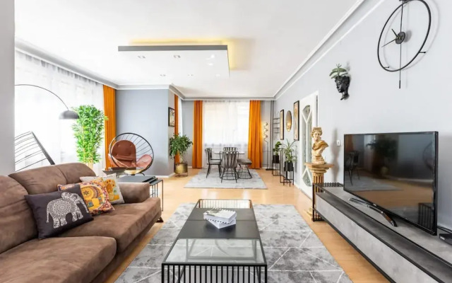 Spacious Apartment on Bagdat Street Kadikoy
