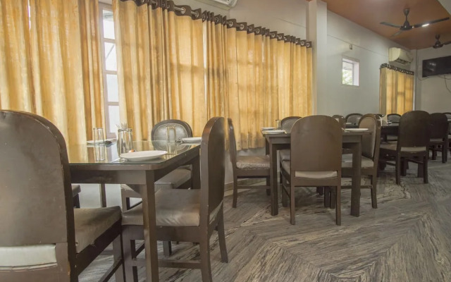 OYO 13521 Sudhriti Hotel