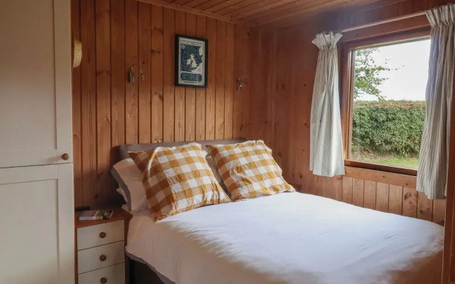 10 Pinewood Retreat