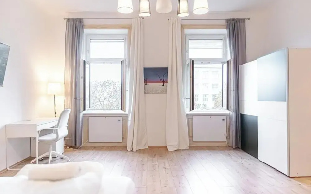 Ideal Group Stay 2 Apartments With WiFi