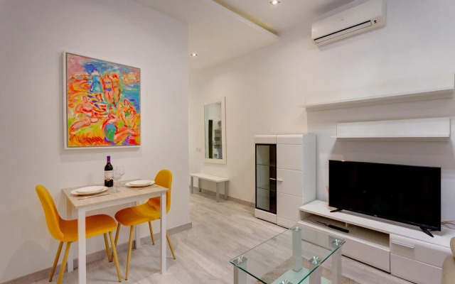 Modern Apartment Near the Promenade