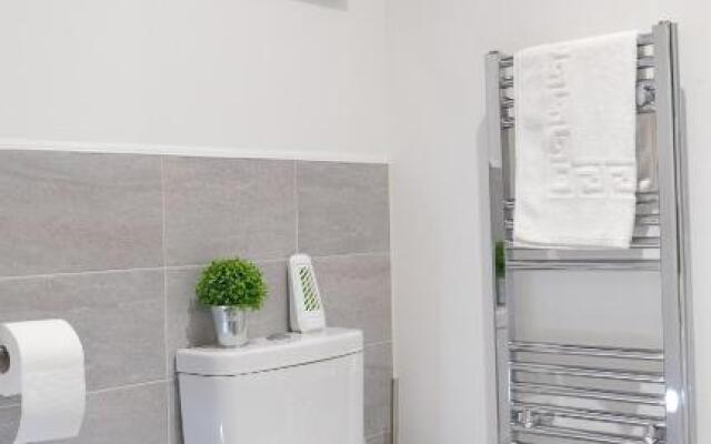 Stunning Studio Apartment & Leisure & Contractors & M1