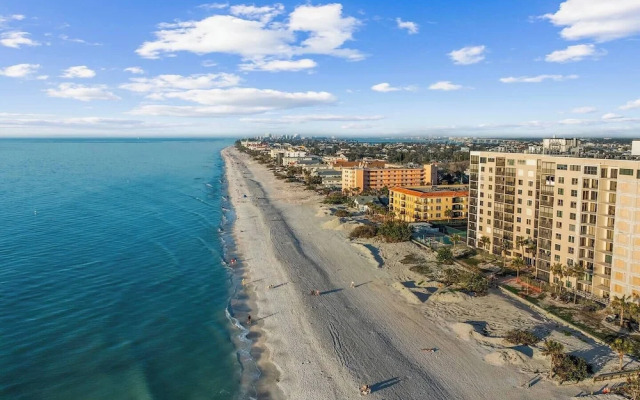 Luxury poolside paradise