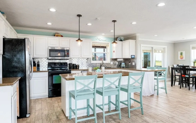 Selah 3 Bedroom Home by RedAwning