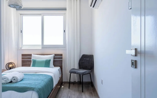Olympus Stylish 2-BR Apt in Larnaca
