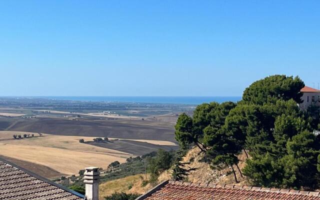 Spaziosa casa indipendente, vista mare, in centro su corso Garibaldi