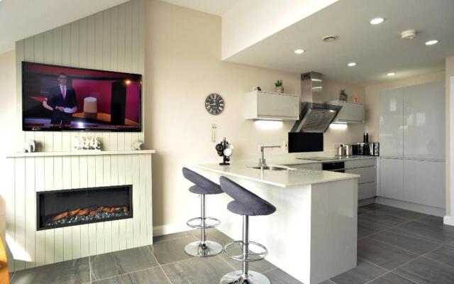 Apartment 10, SOUTH PIER, 13-14 Kerr Street,