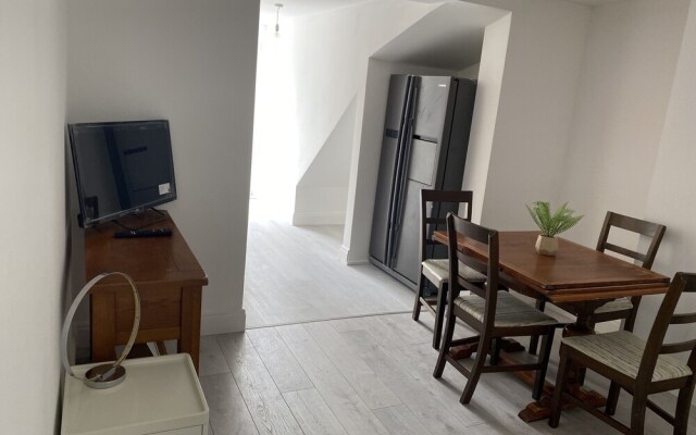 Modern Apartment in Nice Area in South London