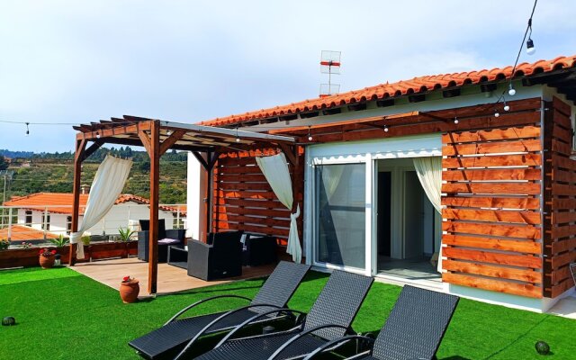 Salonikiou Beach Deluxe Apartments