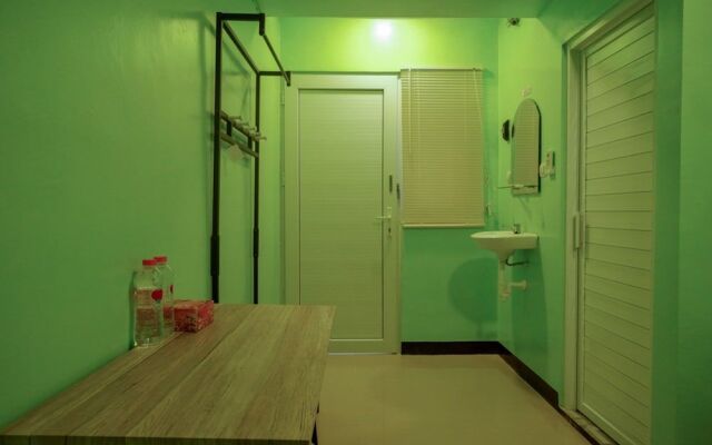 RedDoorz @ Jalan Gatot Subroto Semarang