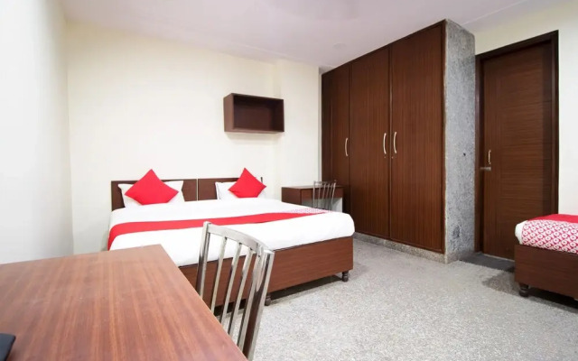 OYO 42732 Qlark Palace