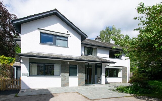 Luxurious Holiday Home With Private Garden at Chapel Stile