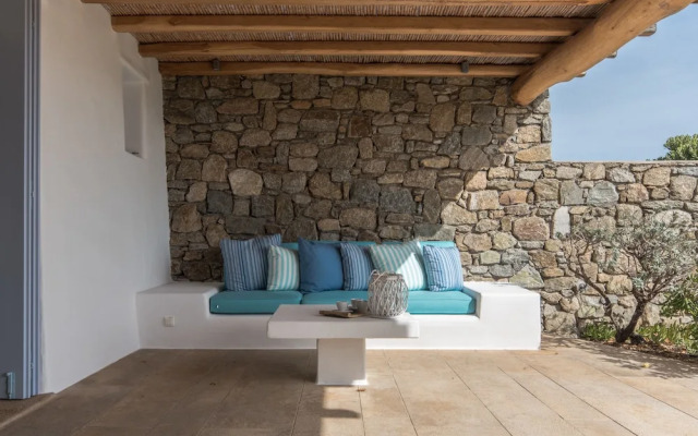 Hera iconic Mykonian Villa