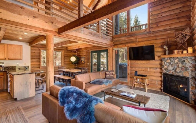 Private Luxurious Cabin w spa Near Breckenridge