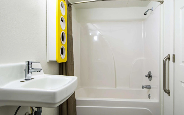 Motel 6 Opelousas, LA