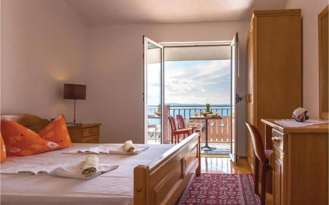 Two-Bedroom Apartment Makarska with Sea View 03