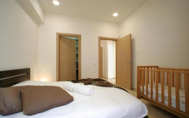 VILLA DELFINI 2-12 Pax