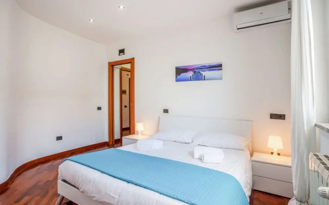 Bari Waterfront Apartment