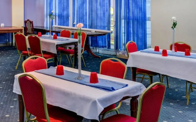OYO Empire Hotel
