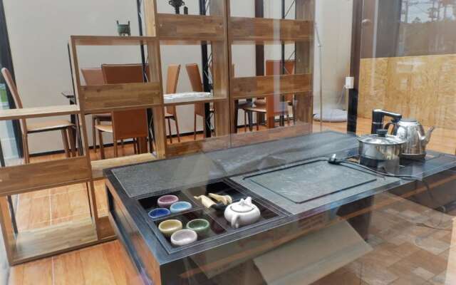 M.J. Gallery Poshtel