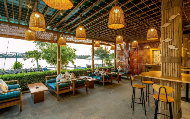 Triple Riverside Villa Hotel Hoian