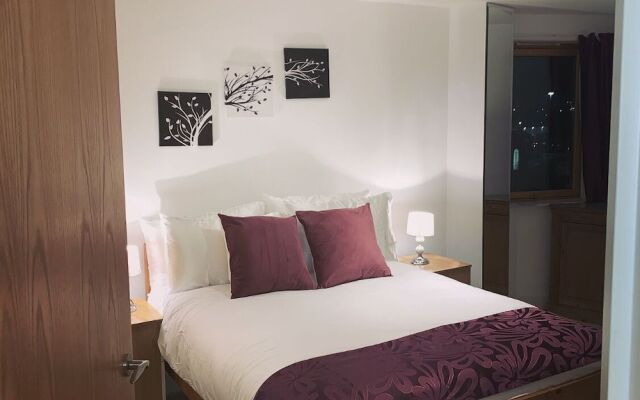 Modern Leeds City Apartment