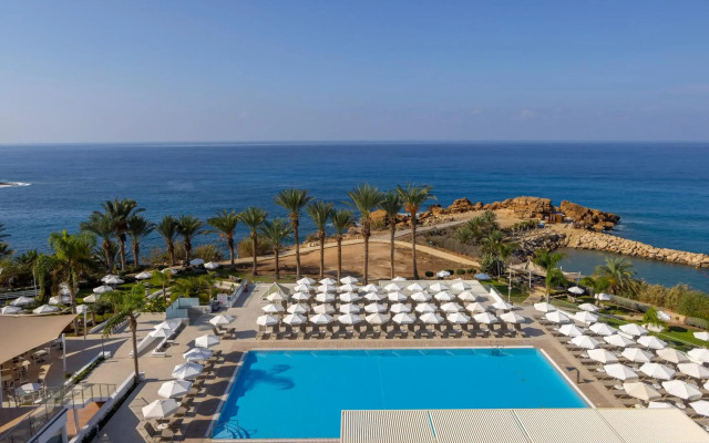 Queen's Bay Hotel