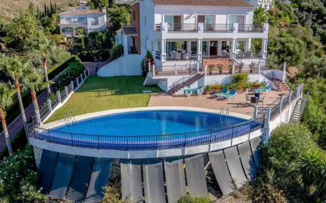49-La Paz-Hacienda With Breathtaking Views in Mijas!