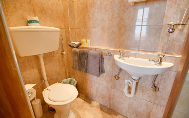 The Cambridge Hotel & Backpackers