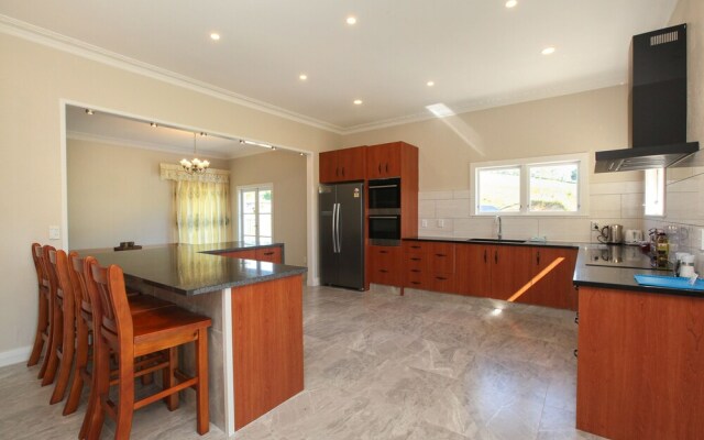 Luxury 3Brm Mannor in Temple View