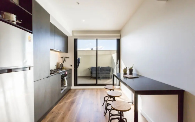 MAXINE, 1BDR Collingwood Apartment