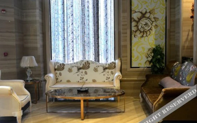 Tianlun Huangchao International Hotel(Chibi North Railway Station)