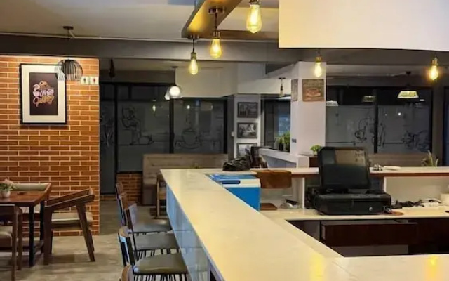 Amora De Cafe & Guest House