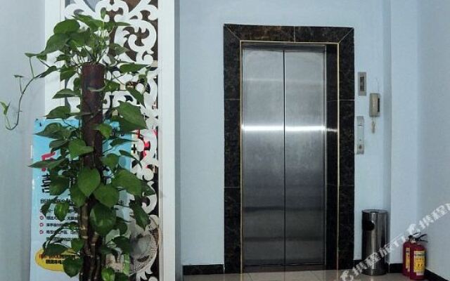 Sanya Yuefang Hotel (Sanya Bay Pedestrian Street)