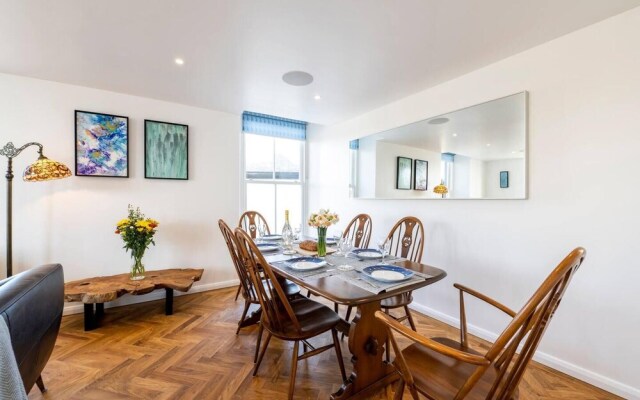 Luxurious 2 Bedroom Apartment With Estuary View